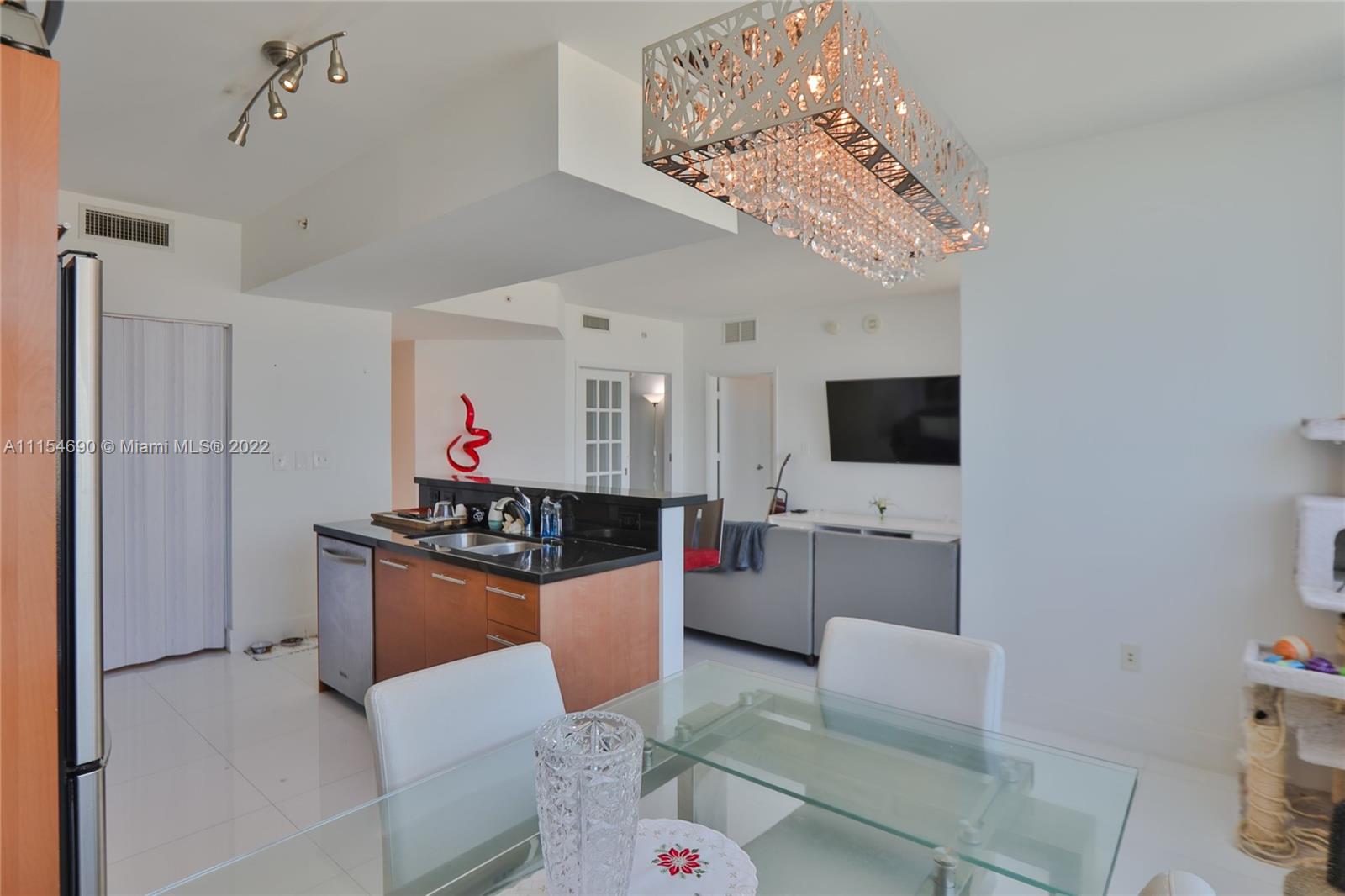 VIZCAYNE NORTH CONDO - Residential Lease
