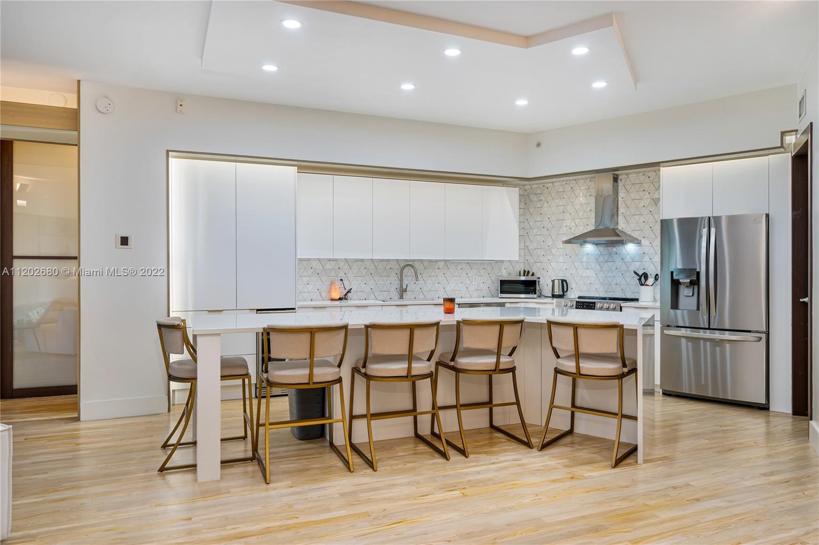 THE MERIDIAN CONDO - Residential