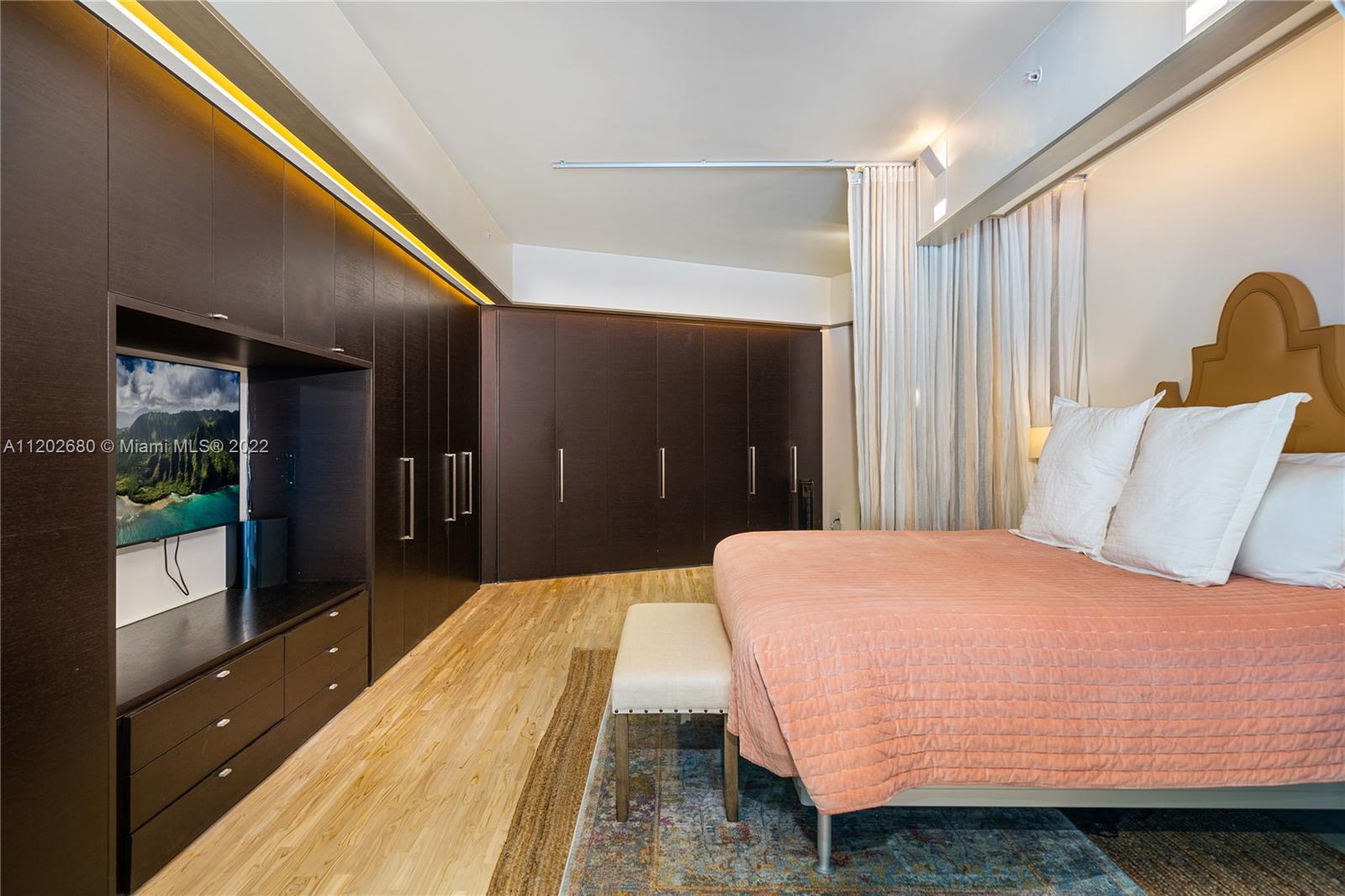 THE MERIDIAN CONDO - Residential
