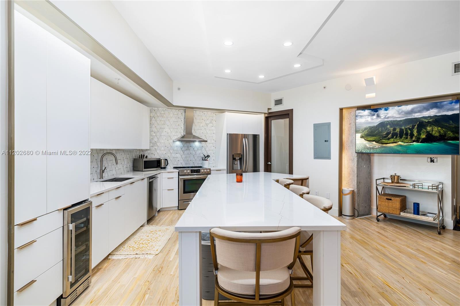 THE MERIDIAN CONDO - Residential