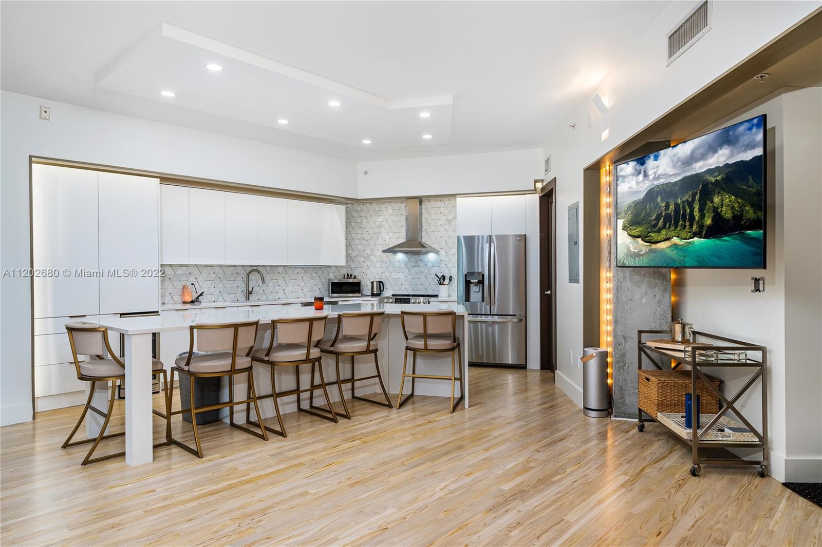 THE MERIDIAN CONDO - Residential
