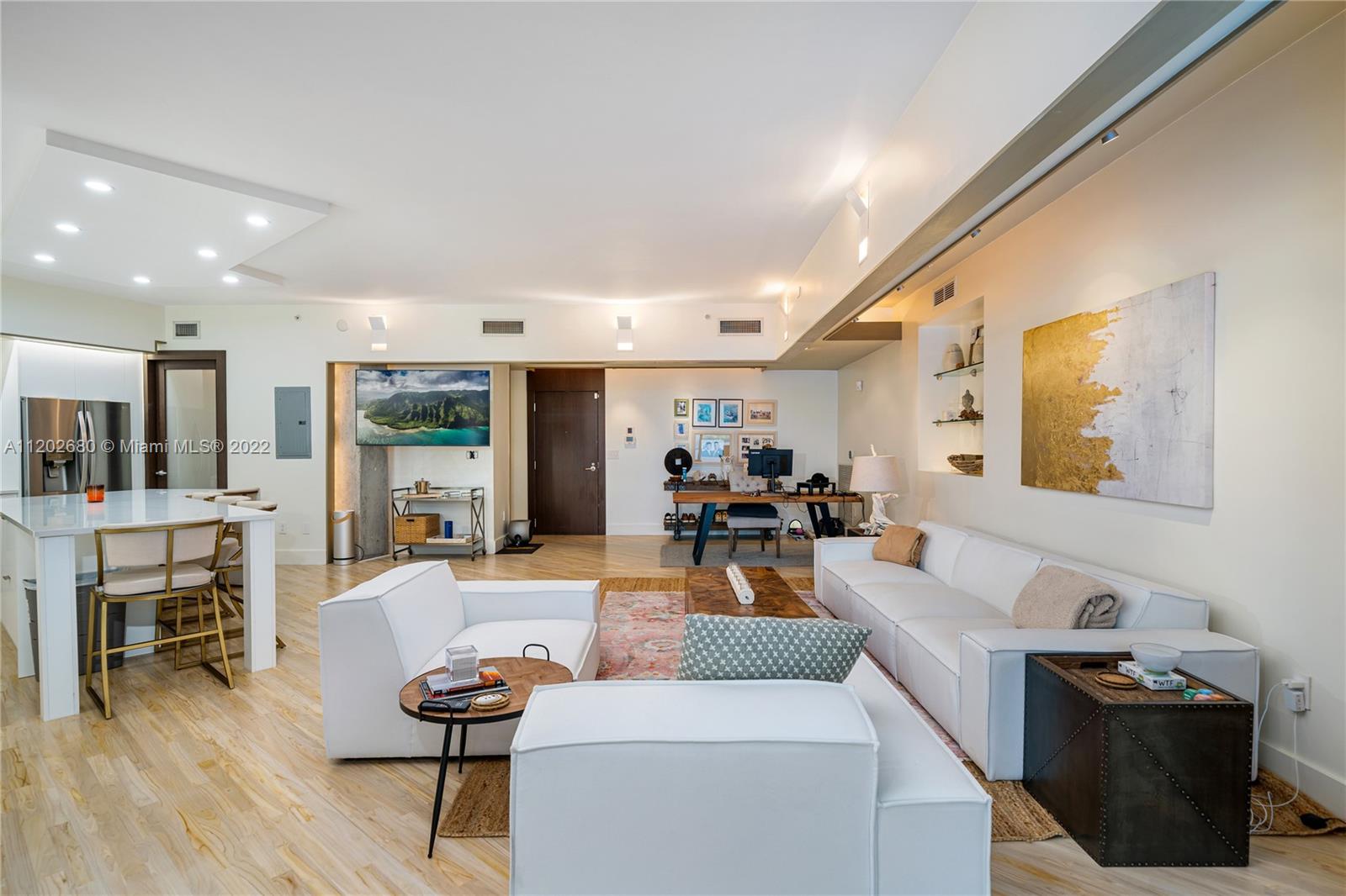 THE MERIDIAN CONDO - Residential