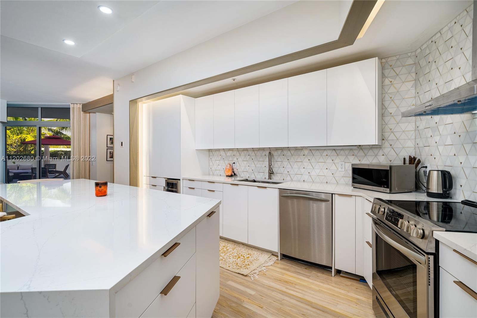 THE MERIDIAN CONDO - Residential