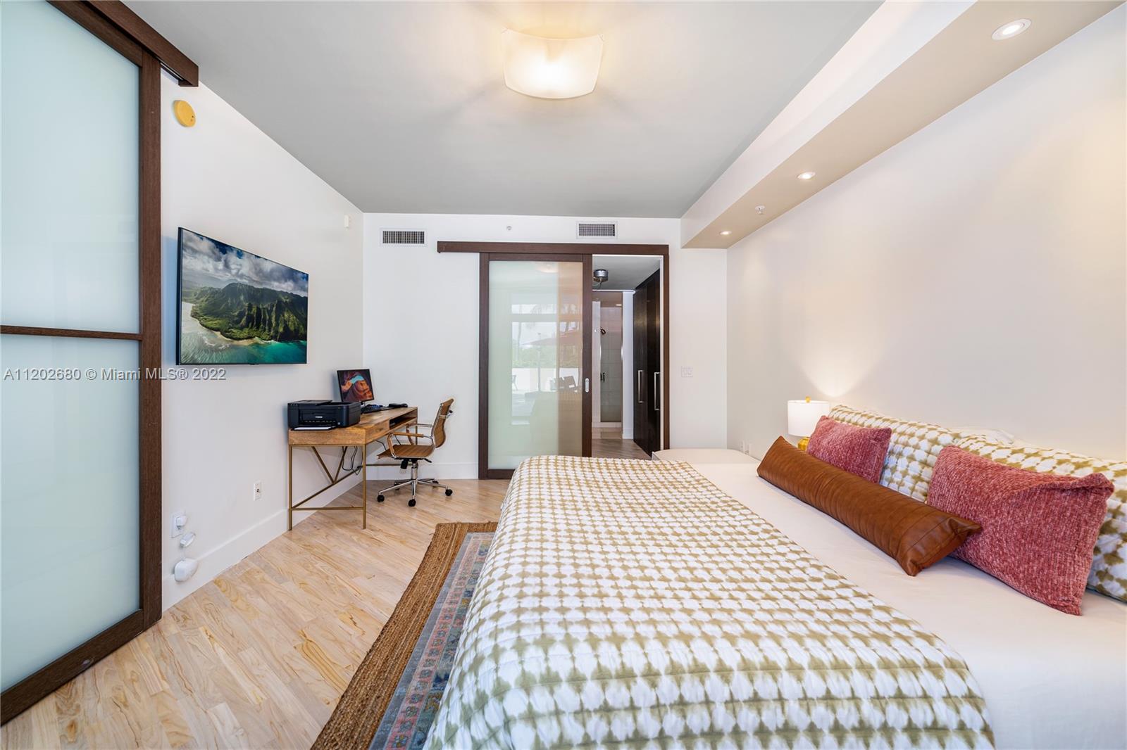 THE MERIDIAN CONDO - Residential