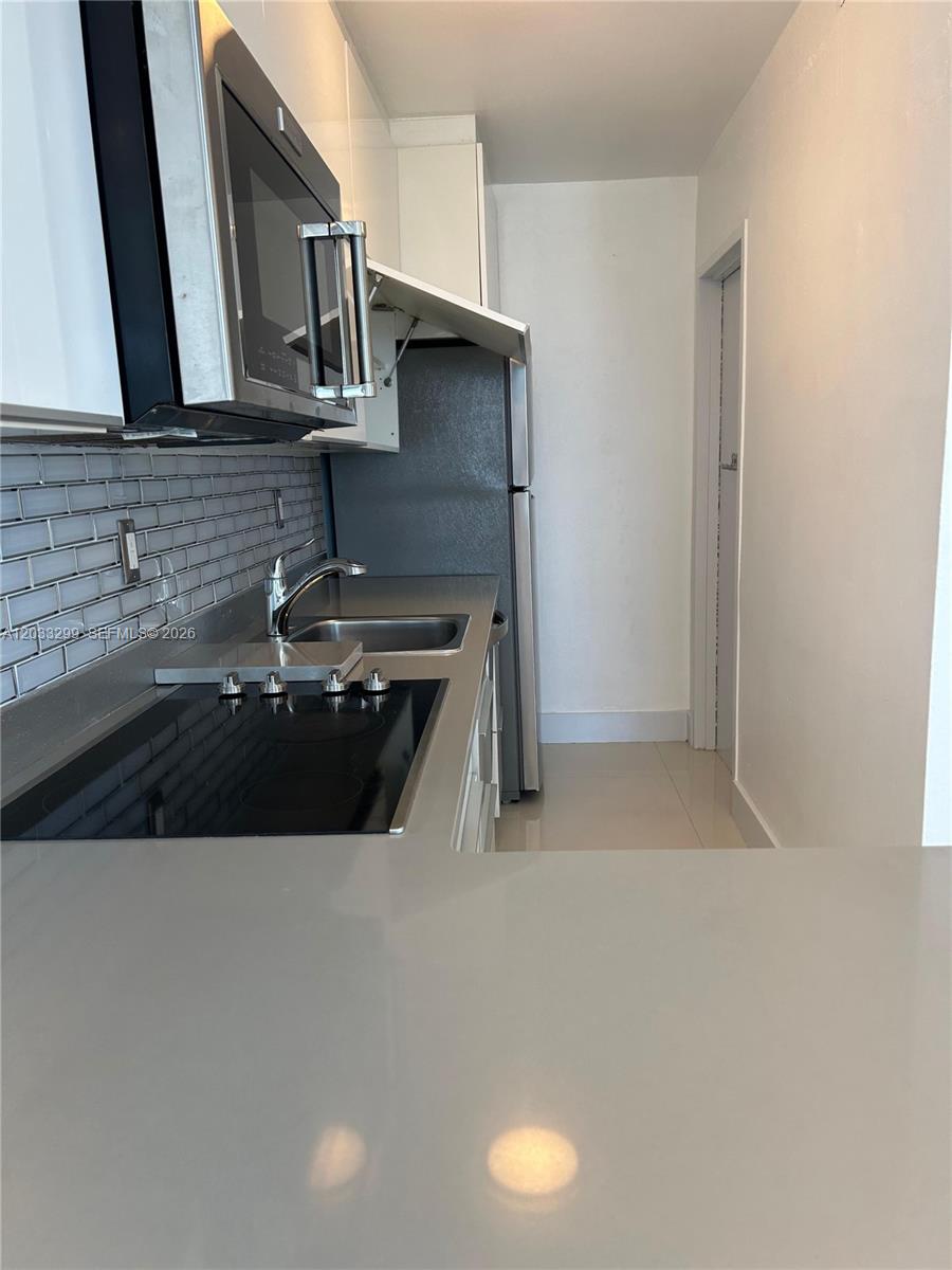 ISLANDER CONDO APTS - Residential Lease