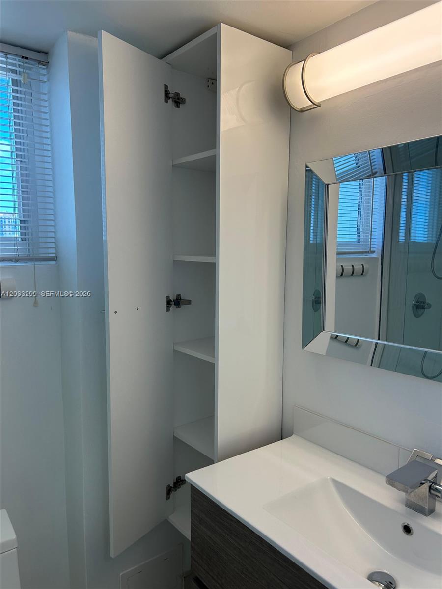 ISLANDER CONDO APTS - Residential Lease