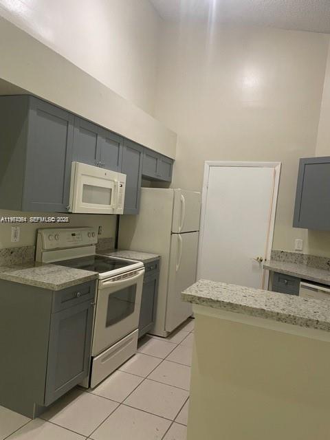 SUMMERBREEZE CONDO - Residential