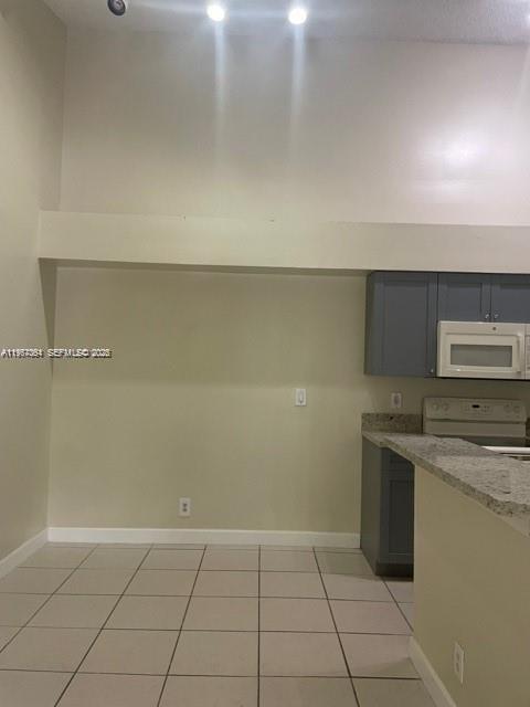 SUMMERBREEZE CONDO - Residential