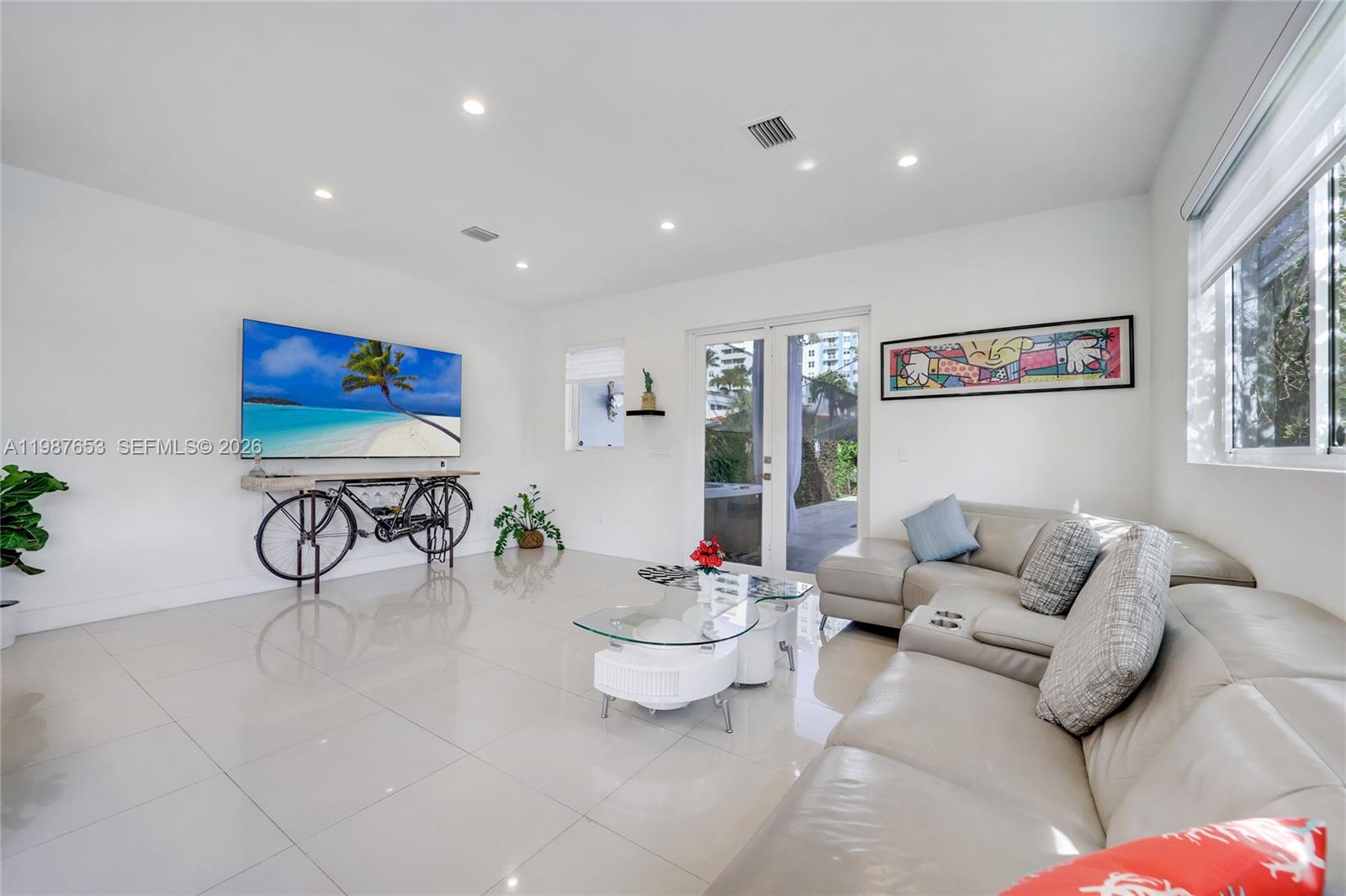 MIAMI SUBURBAN ACRES - Residential