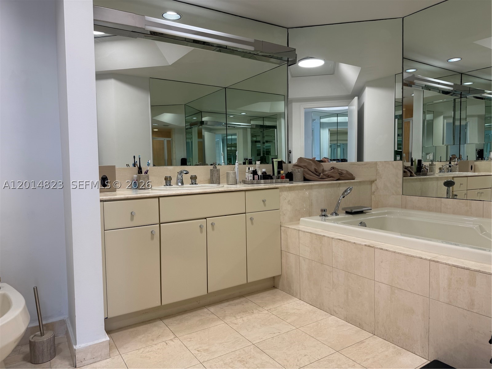 2000 ISL BLVD WILLIAMS IS - Residential