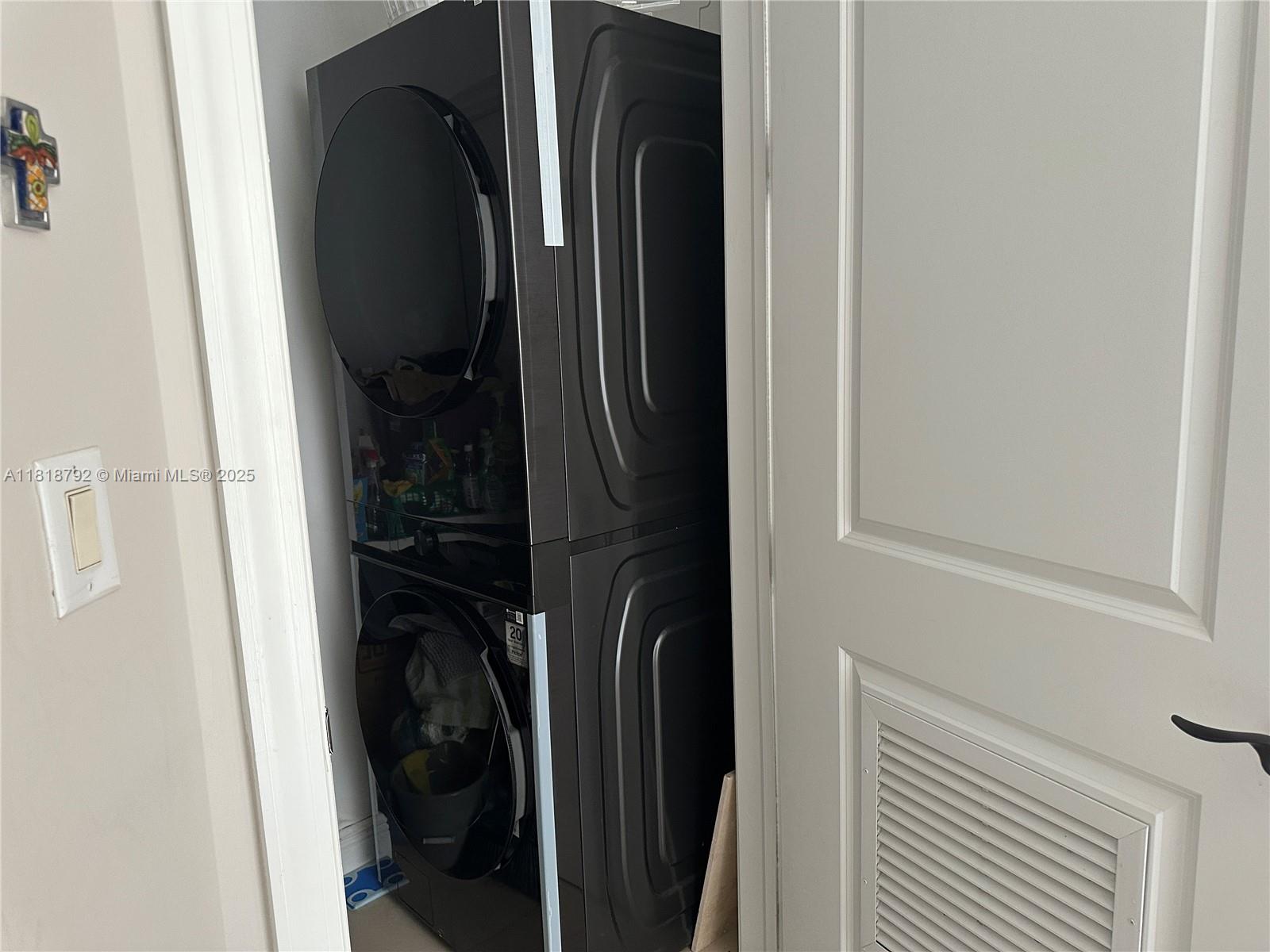 THE PONCE DE LEON CONDO - Residential Lease