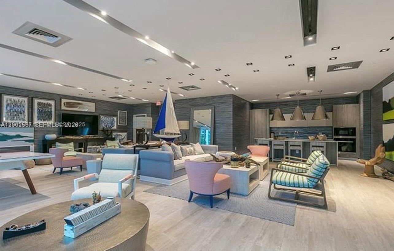 BISCAYNE BEACH CONDO - Residential