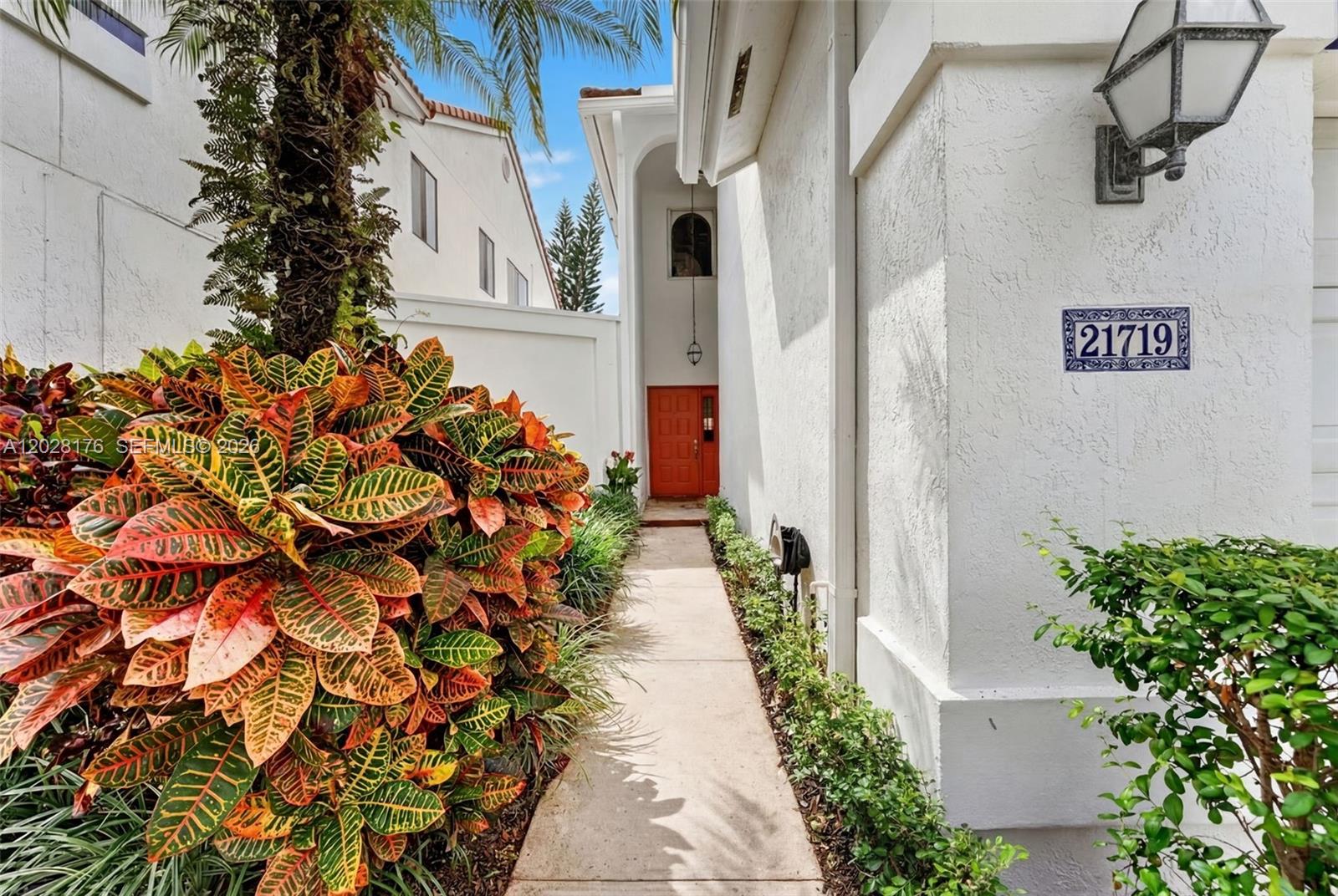 WIMBLEDON VILLAS OF VIA V - Residential