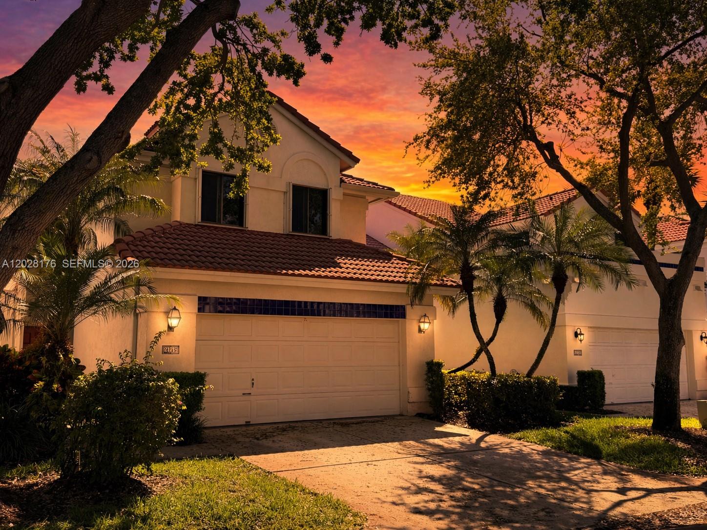 WIMBLEDON VILLAS OF VIA V - Residential