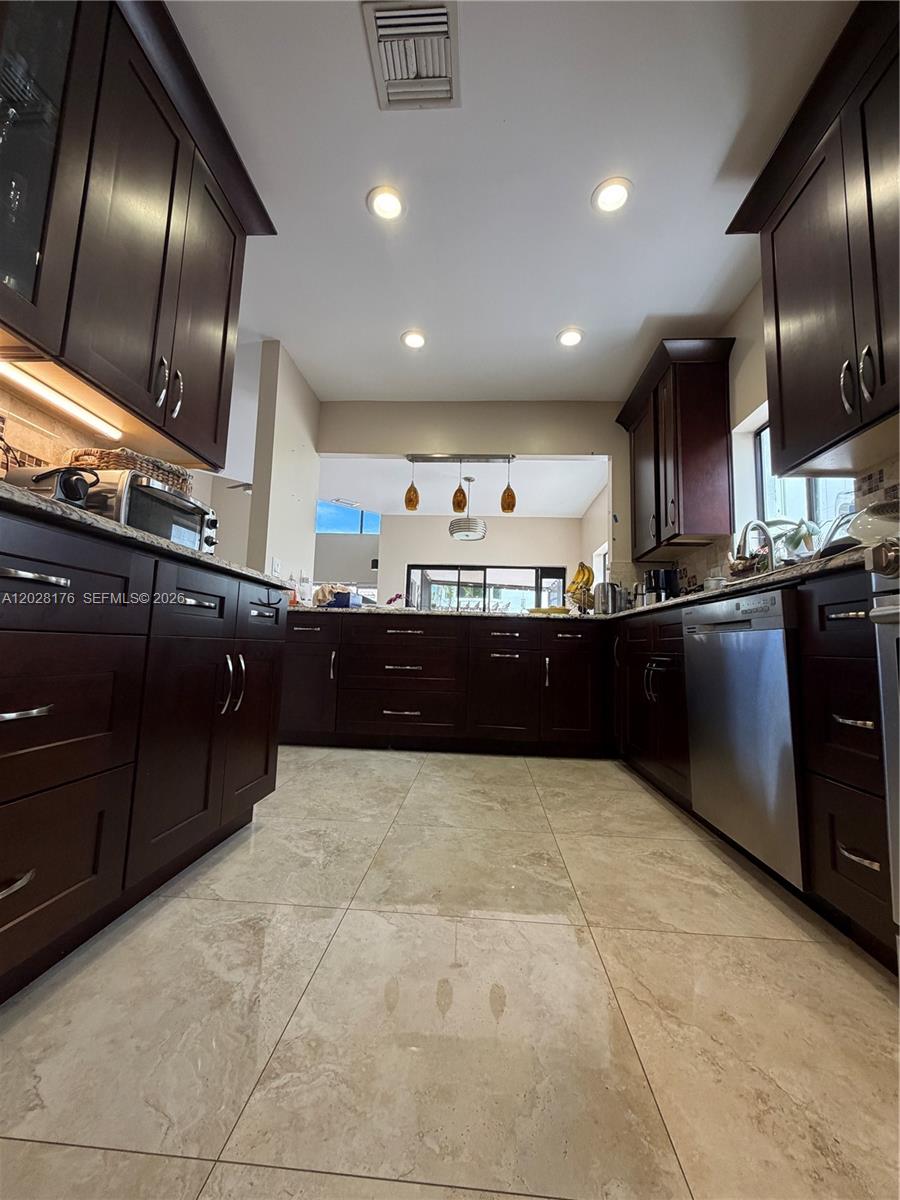 WIMBLEDON VILLAS OF VIA V - Residential