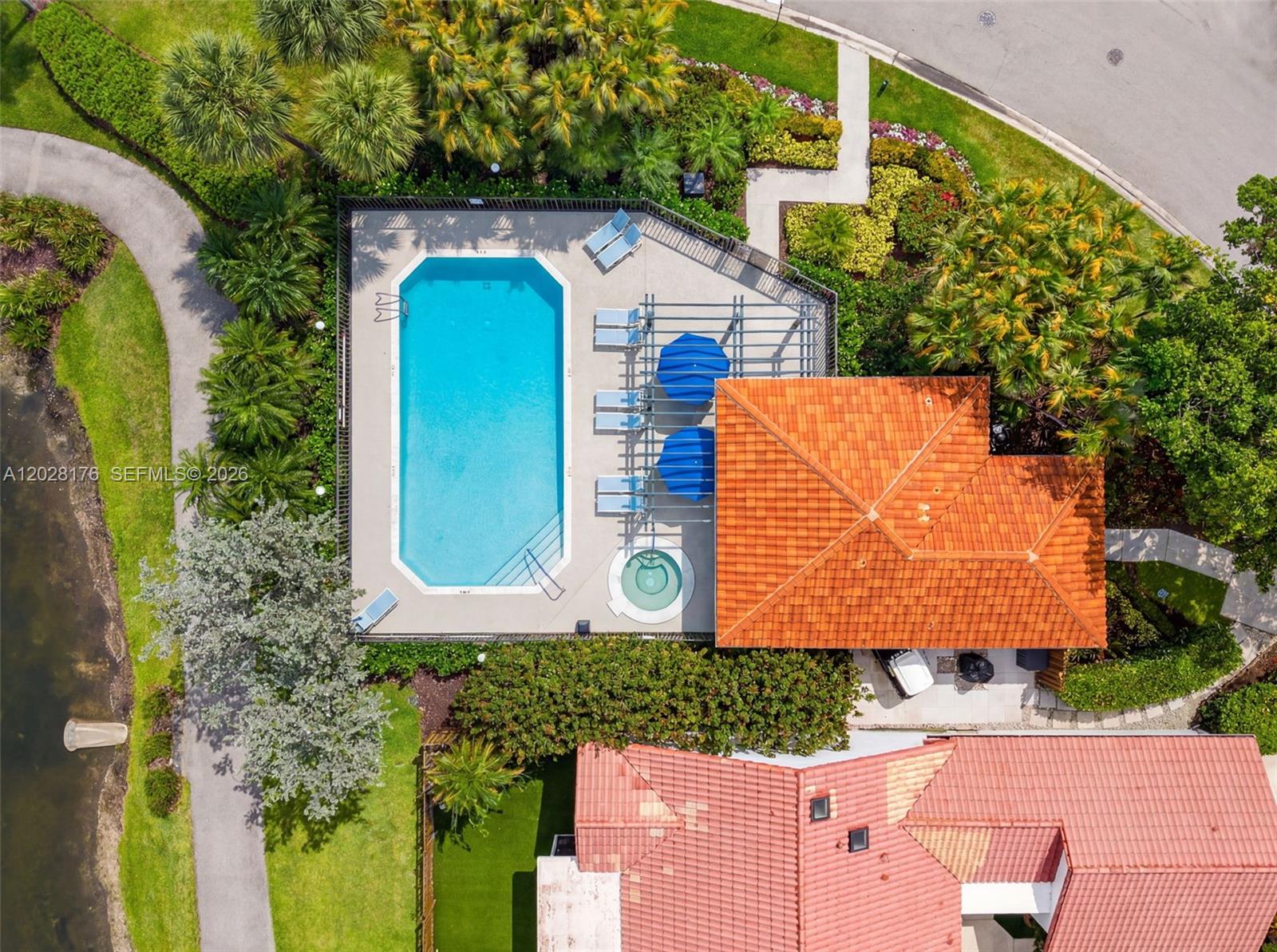 WIMBLEDON VILLAS OF VIA V - Residential