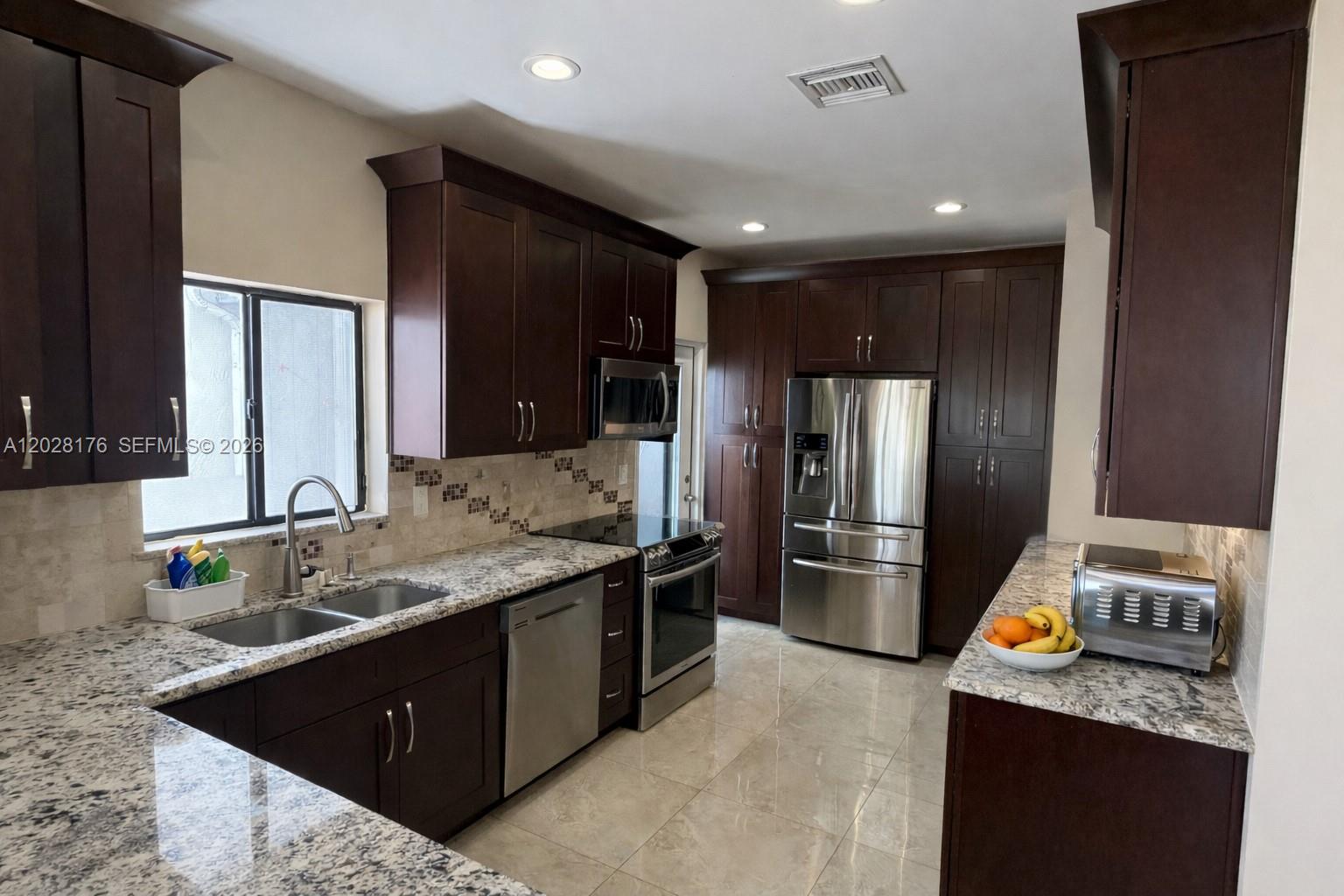 WIMBLEDON VILLAS OF VIA V - Residential