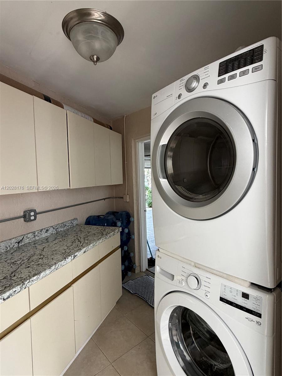 WIMBLEDON VILLAS OF VIA V - Residential