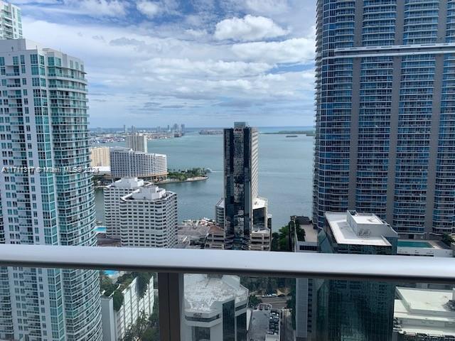 Spectacular 2BR  /3 BATH apartment located on the 37th floor in the luxurious and desirable
1010 Brickell Condominium, with a large balcony to enjoy the amazing view of the Brickell skyline and bay. Built-in
closets, glass shower doors, washer and dryer, modern kitchen cabinets & appliances, dining/family room, white
porcelain floors, window treatments. Enjoy the best amenities in the area: squash court, basketball Court, rooftop
pool and lounge, spa with sauna, indoor and outdoor play areas, virtual golf simulator, yoga/aerobics room, kids
playroom, and much more!