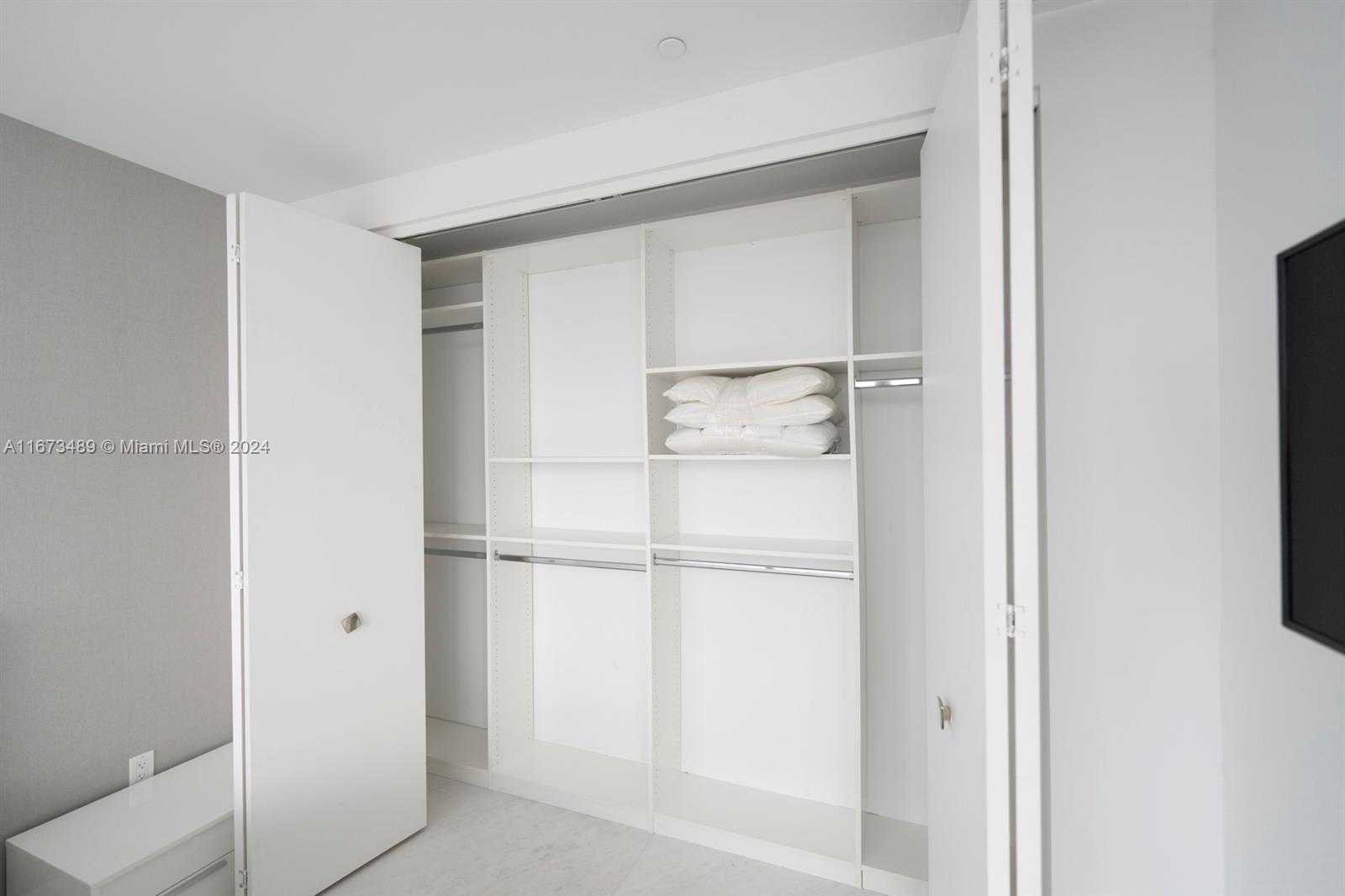 JADE SIGNATURE CONDO - Residential