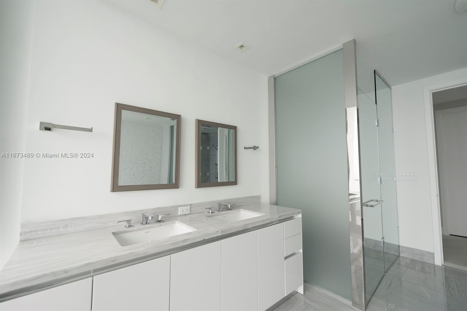 JADE SIGNATURE CONDO - Residential