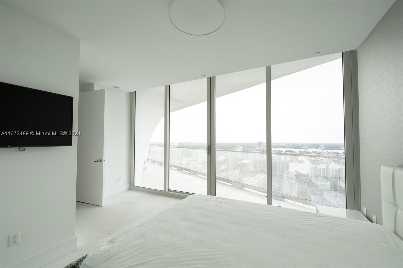 JADE SIGNATURE CONDO - Residential