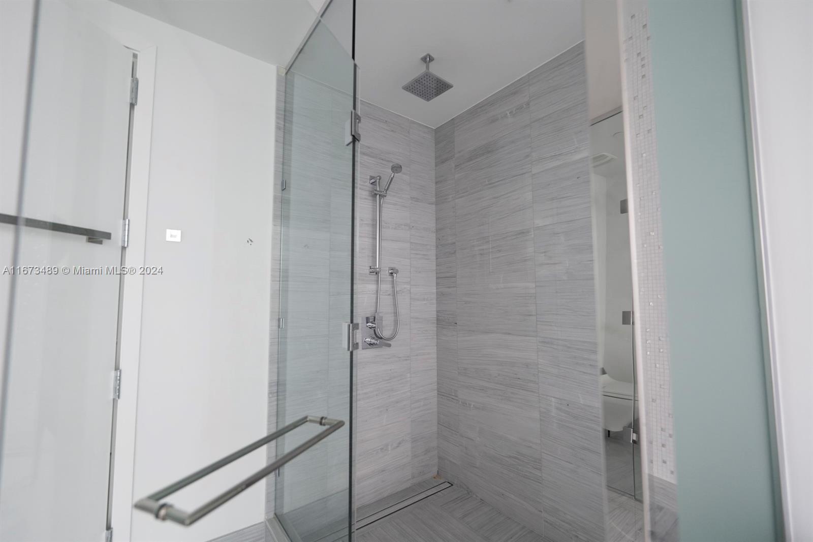 JADE SIGNATURE CONDO - Residential