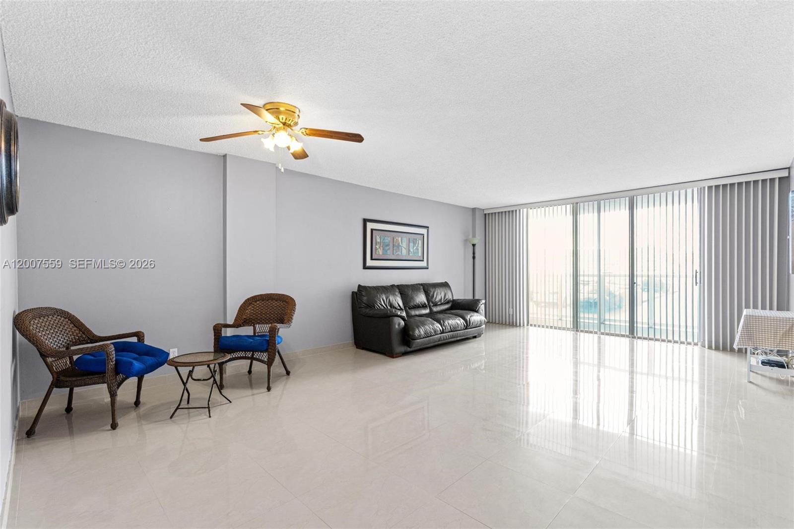 HALLMARK OF HOLLYWOOD CON - Residential