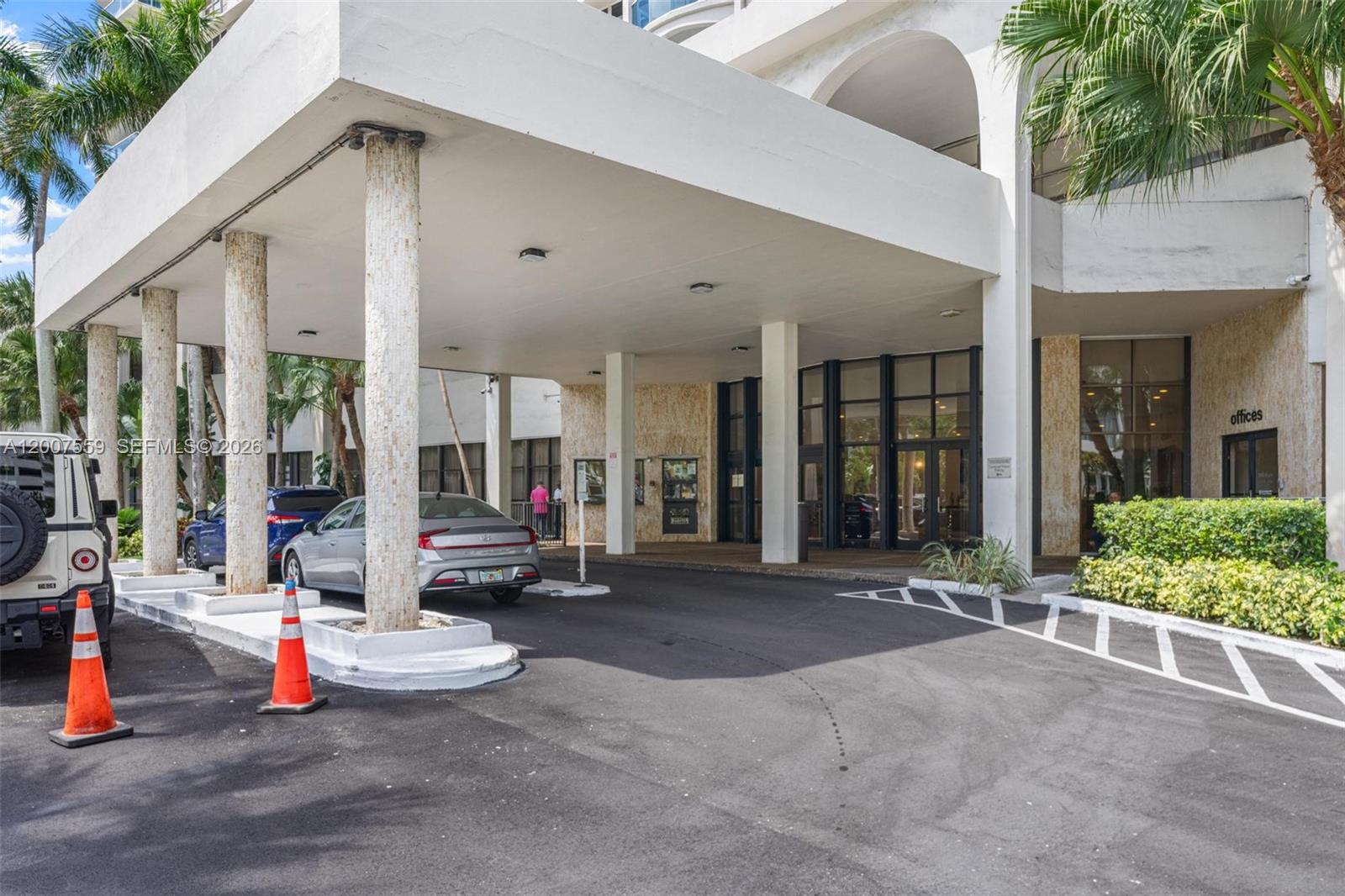 HALLMARK OF HOLLYWOOD CON - Residential