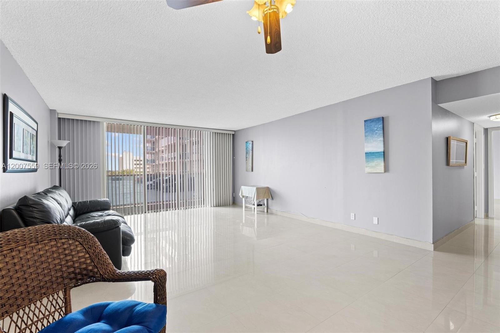 HALLMARK OF HOLLYWOOD CON - Residential