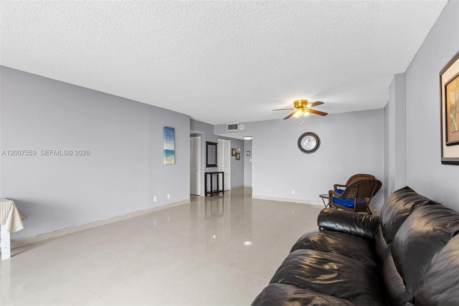 HALLMARK OF HOLLYWOOD CON - Residential