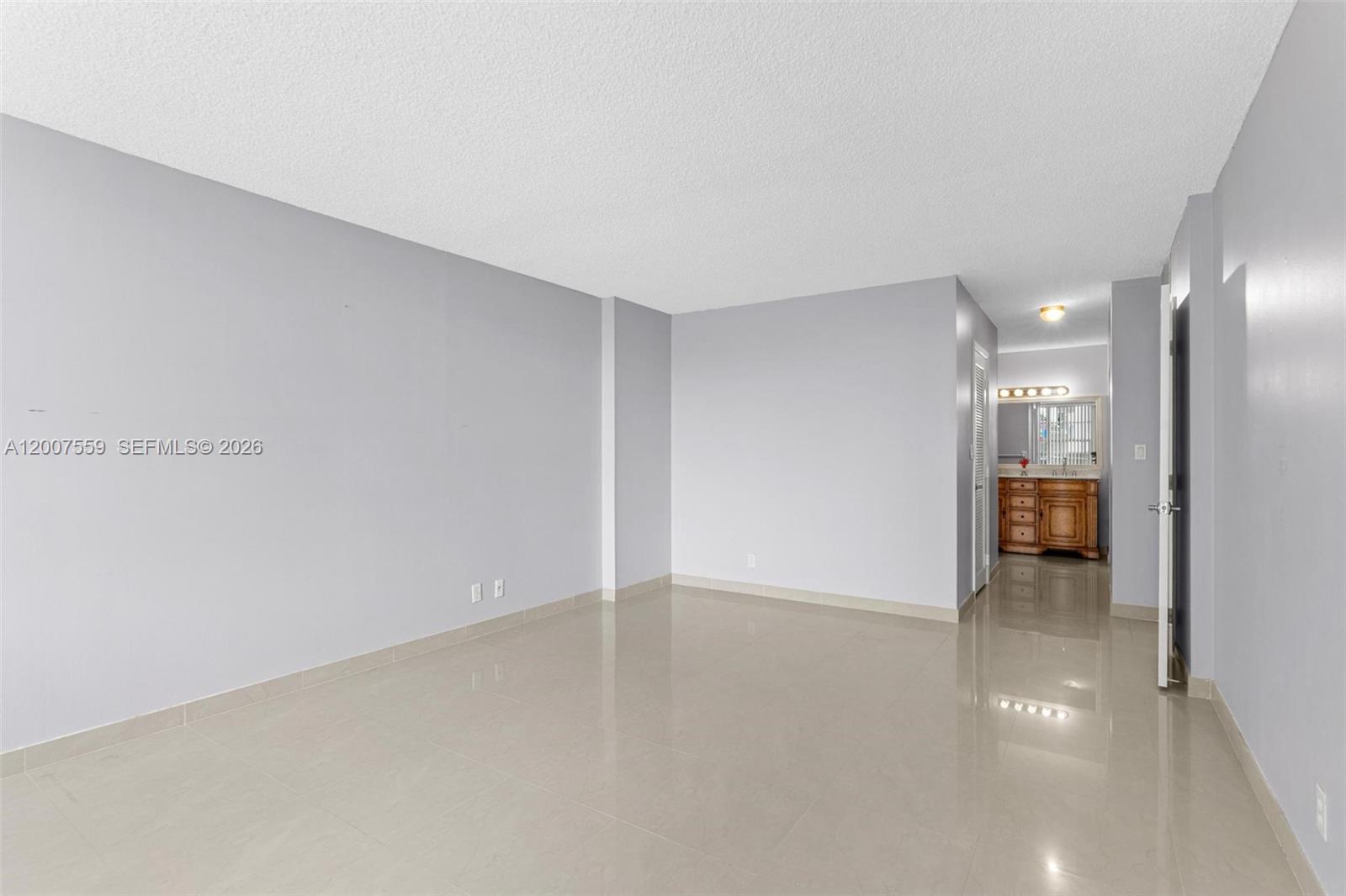 HALLMARK OF HOLLYWOOD CON - Residential