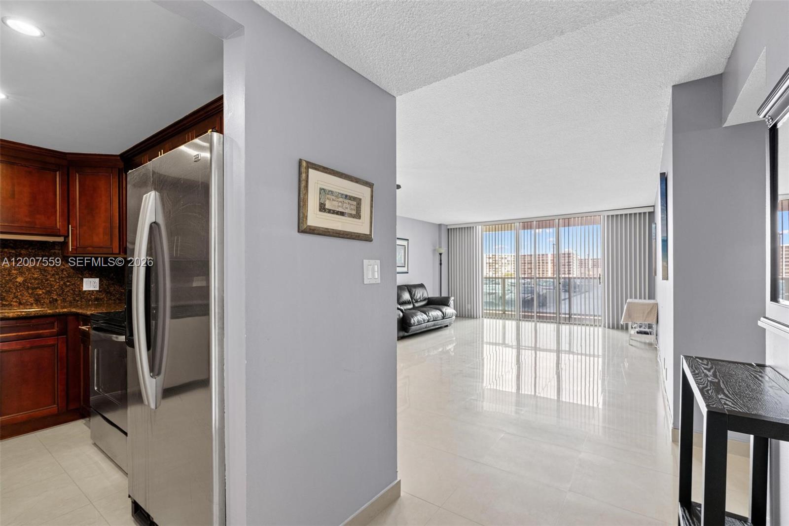 HALLMARK OF HOLLYWOOD CON - Residential