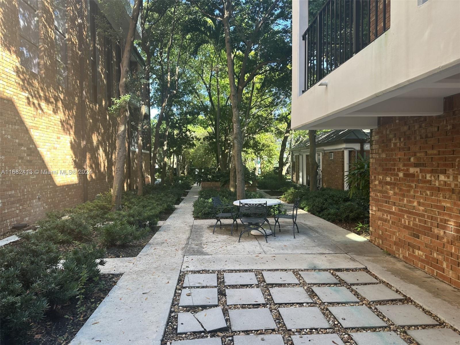 TOWERS QUAYSIDE CT-YARD V - Residential