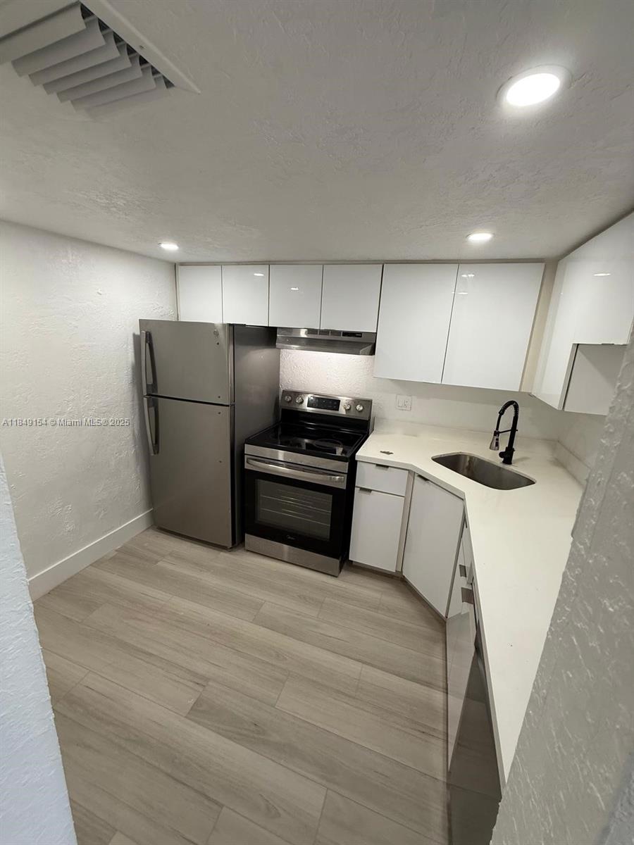 SUNRISE TOWNE PREFERRED 3 - Residential Lease