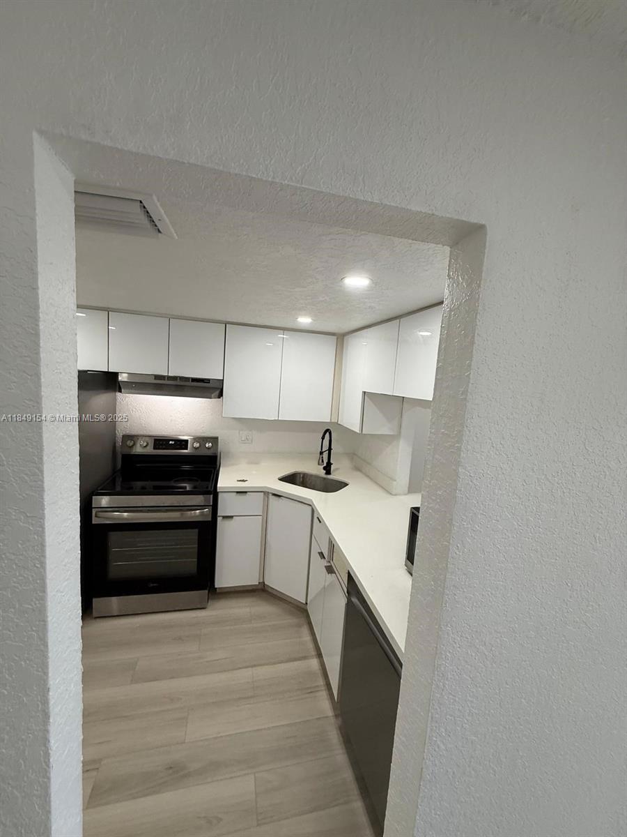 SUNRISE TOWNE PREFERRED 3 - Residential Lease