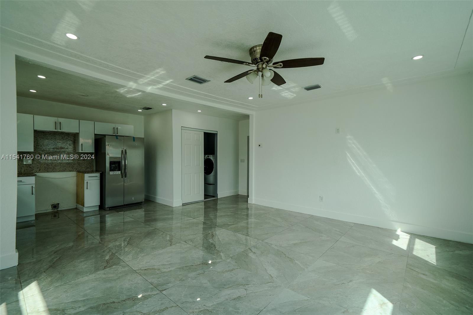 DIXIE MANOR - Residential Lease