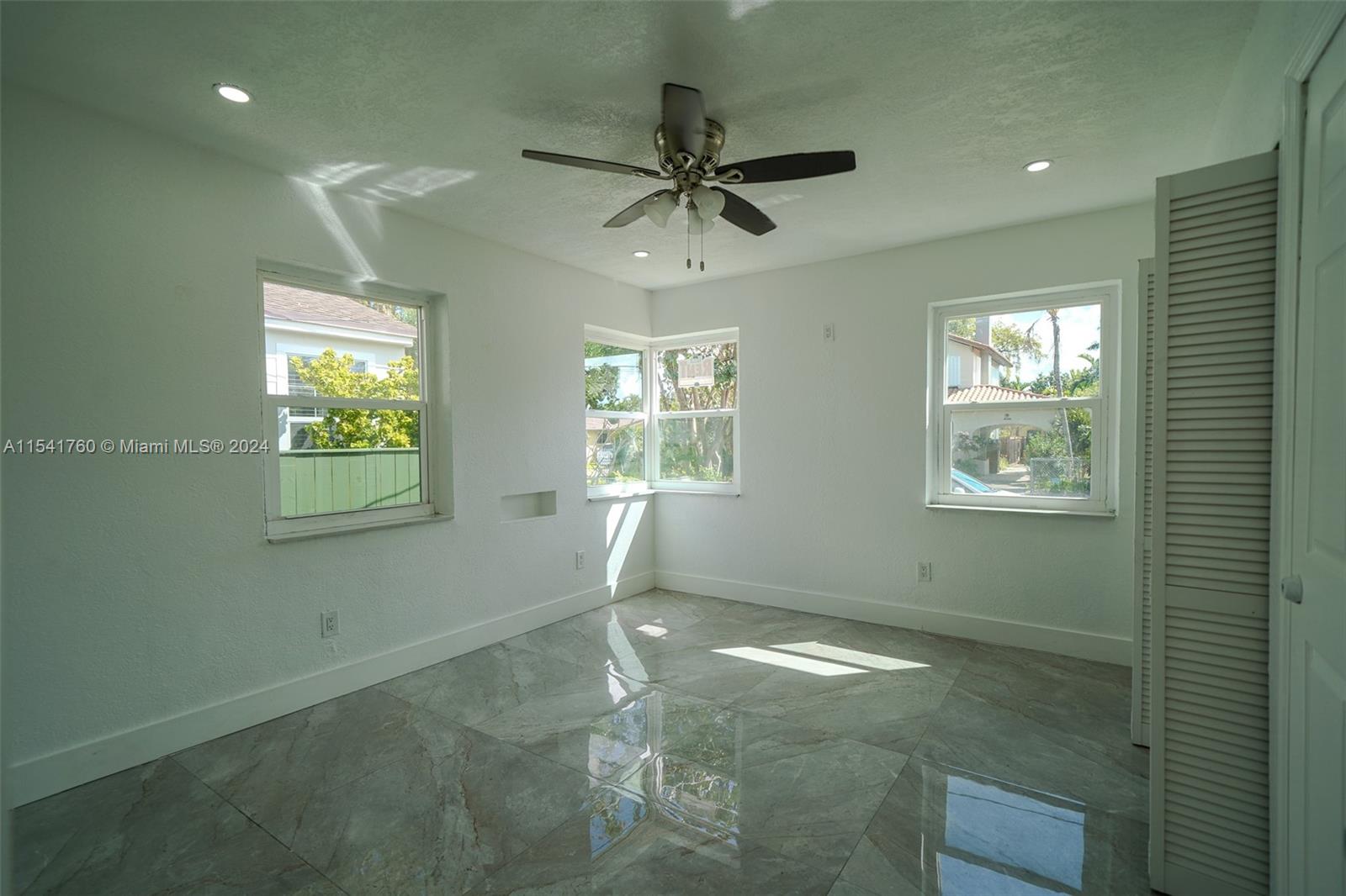 DIXIE MANOR - Residential Lease