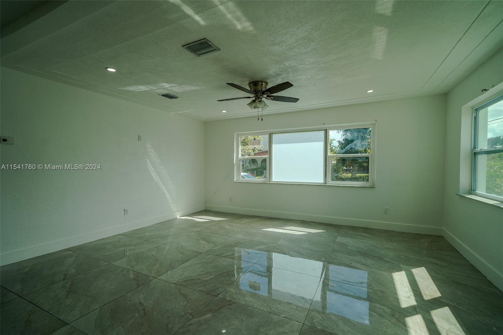 DIXIE MANOR - Residential Lease