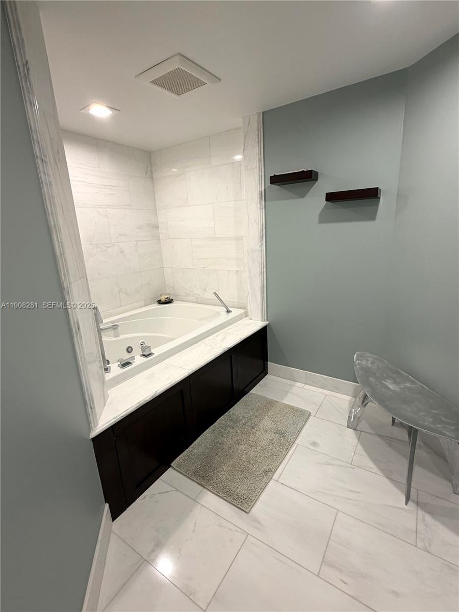CORNICHE CONDO - Residential