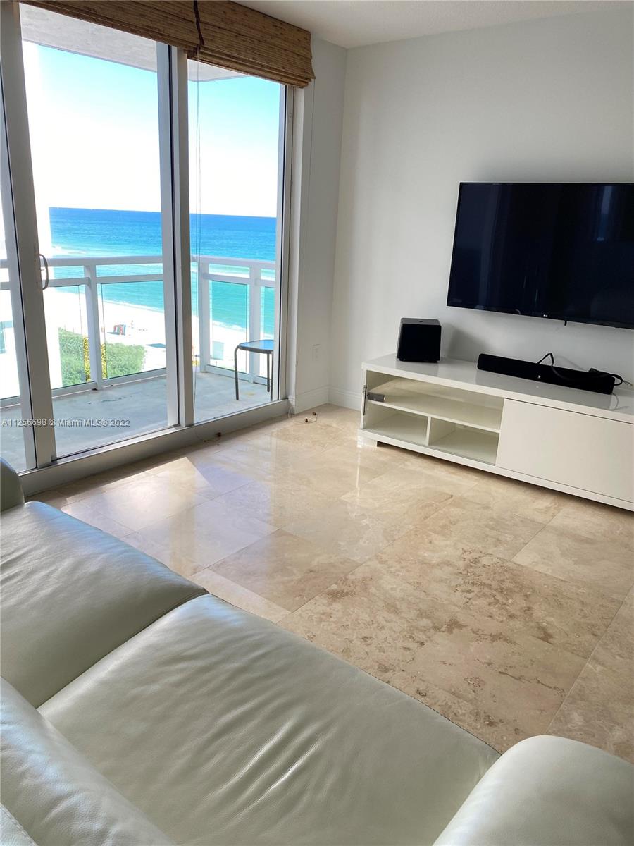 THE COLLINS CONDO - Residential Lease