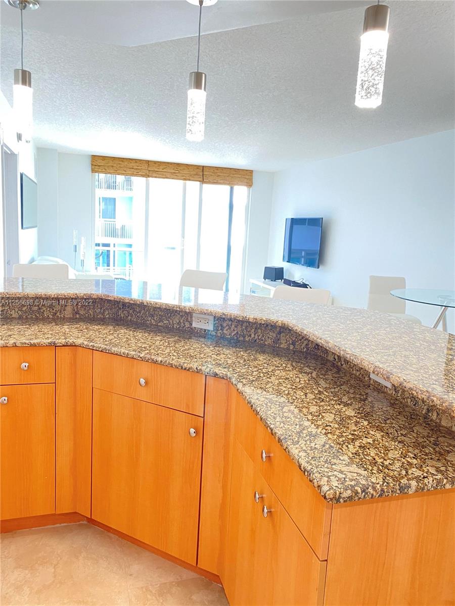 THE COLLINS CONDO - Residential Lease