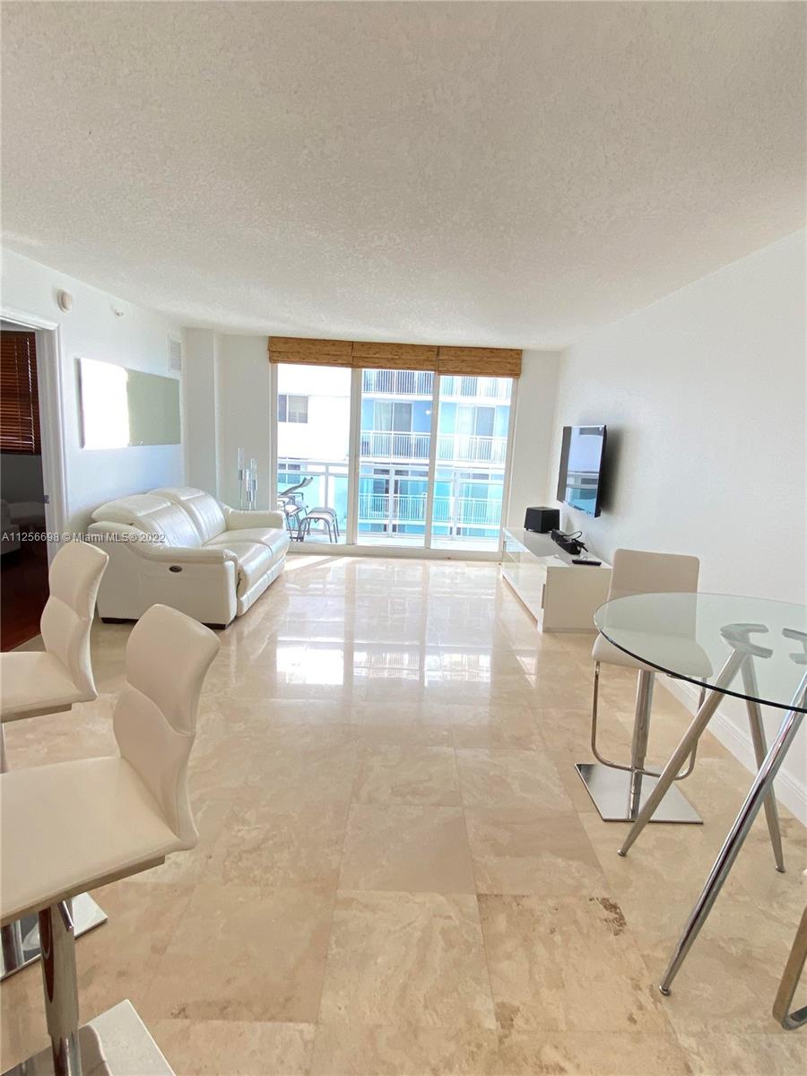 THE COLLINS CONDO - Residential Lease