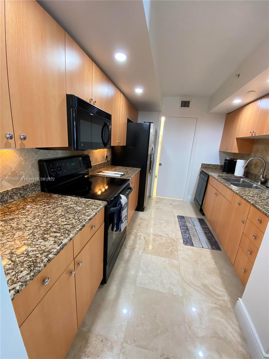 THE COLLINS CONDO - Residential Lease