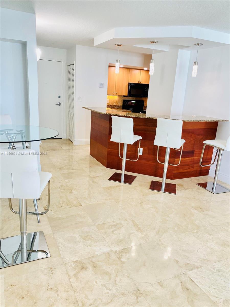 THE COLLINS CONDO - Residential Lease