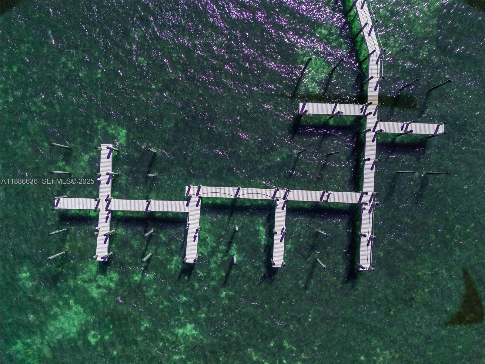 Marathon Beach - Land