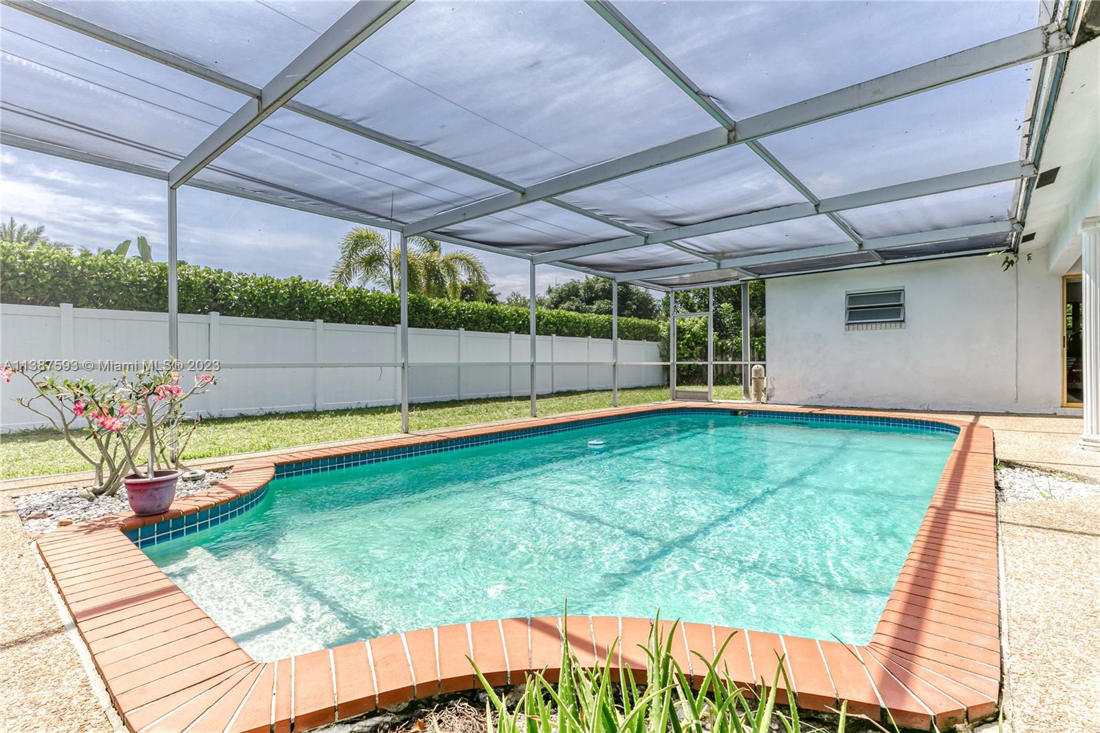 CORAL RIDGE COUNTRY CLUB - Residential