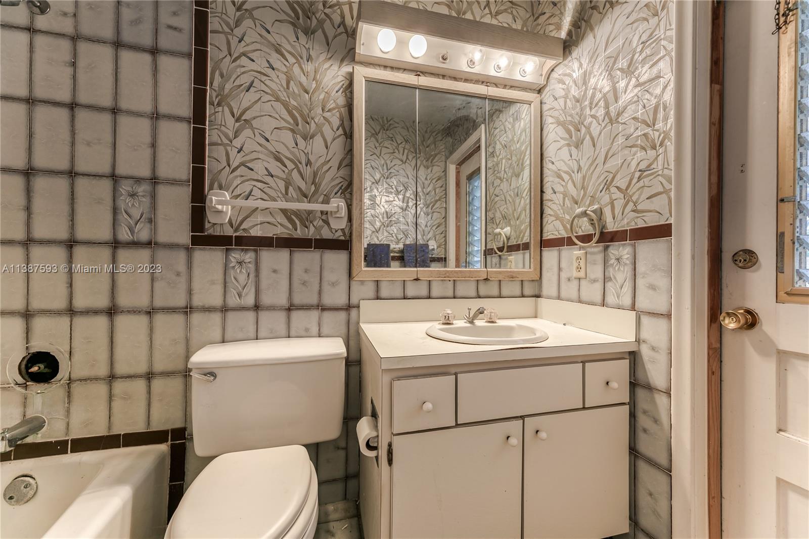 CORAL RIDGE COUNTRY CLUB - Residential