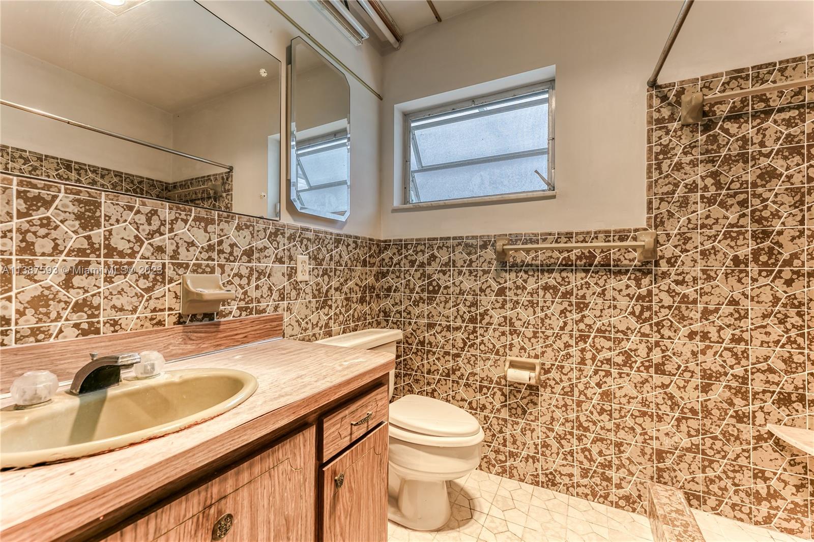 CORAL RIDGE COUNTRY CLUB - Residential