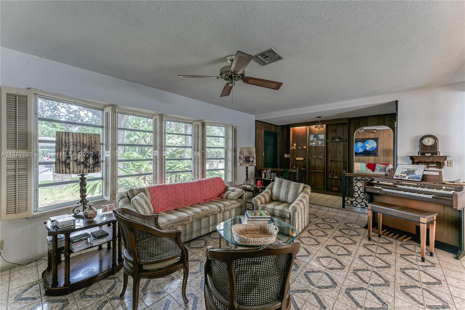 CORAL RIDGE COUNTRY CLUB - Residential